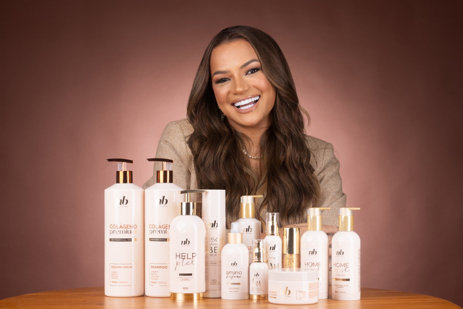 Nayara Bezerra com a linha NB Professional